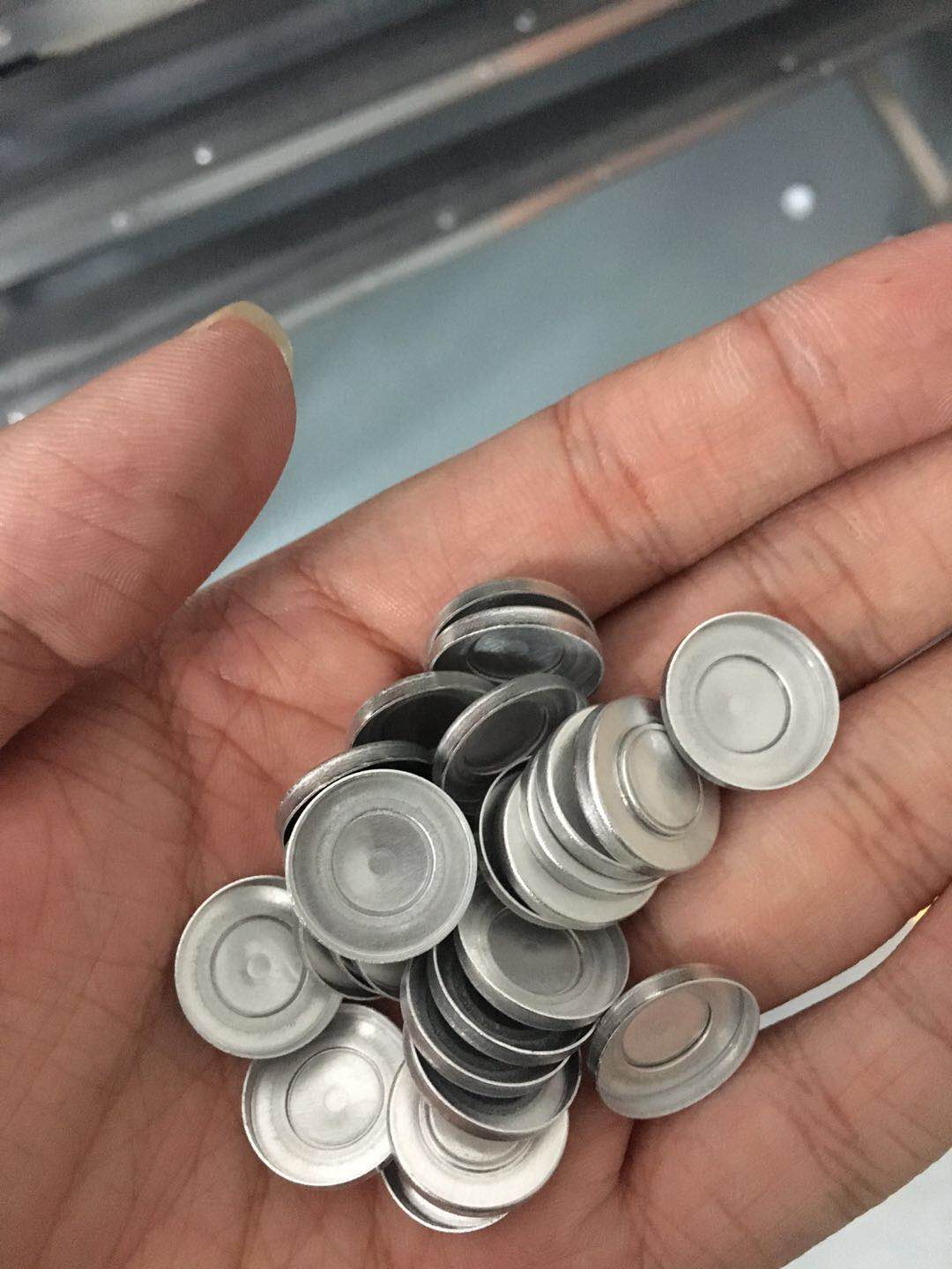 碳氫清洗劑清洗鋰電池觸片