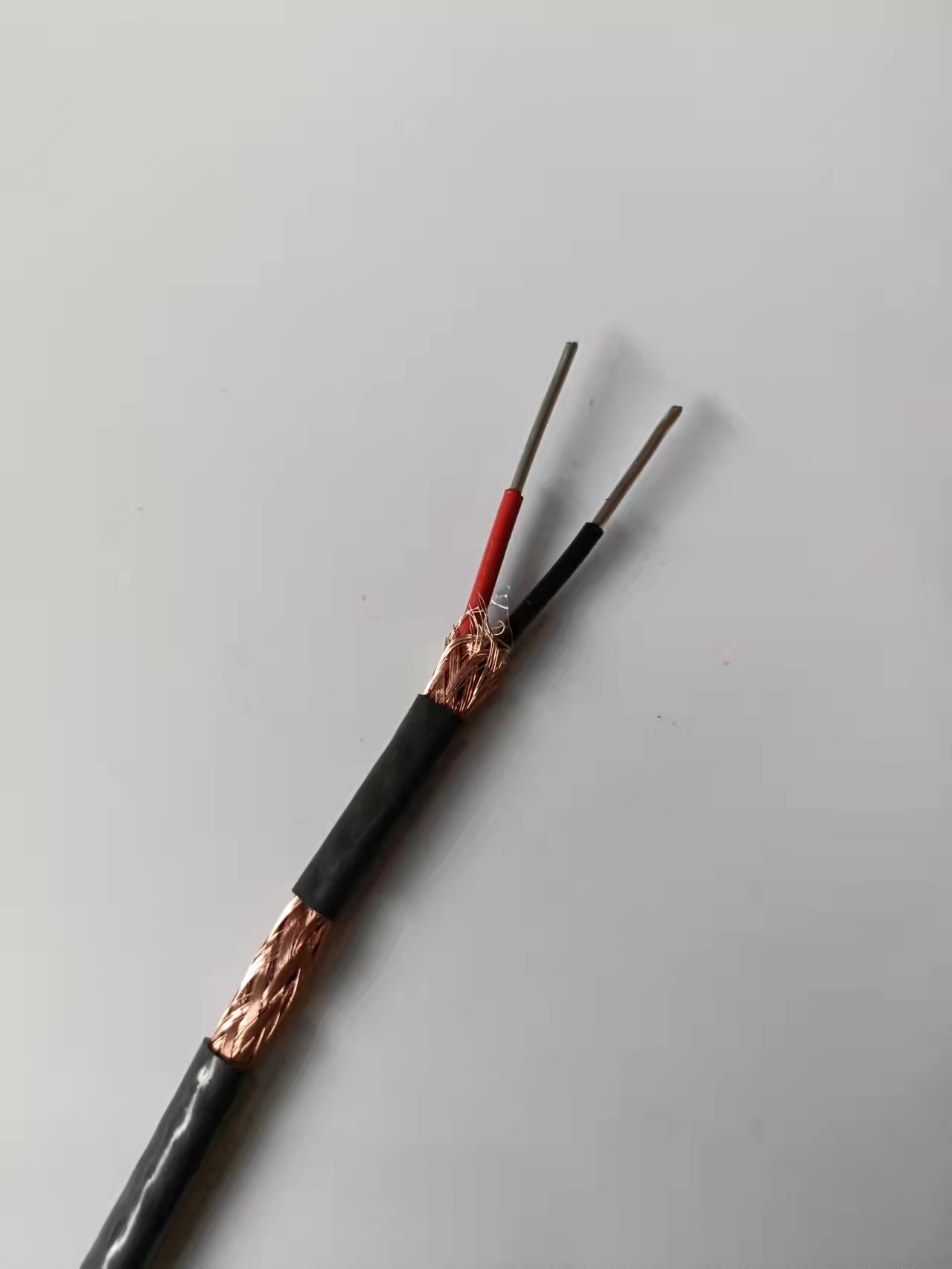 聚（jù）氯乙（yǐ）烯絕緣和護套控製電纜